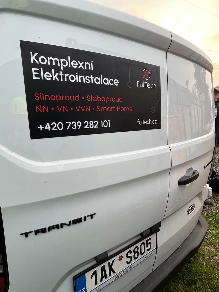 Servisní vozidlo FulTech před výjezdem k zákazníkovi
